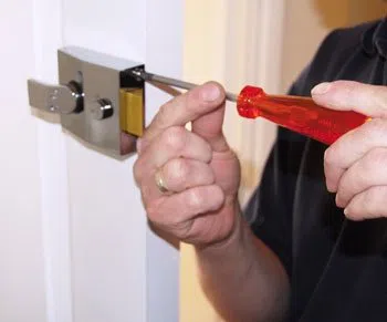 Neighborhood Locksmith Store Santa Fe Springs, CA 562-263-5452 - lock-locksmith